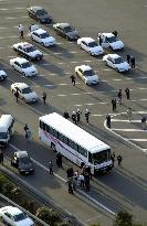 Hijacked bus stops at parking lot in Hiroshima Pref.